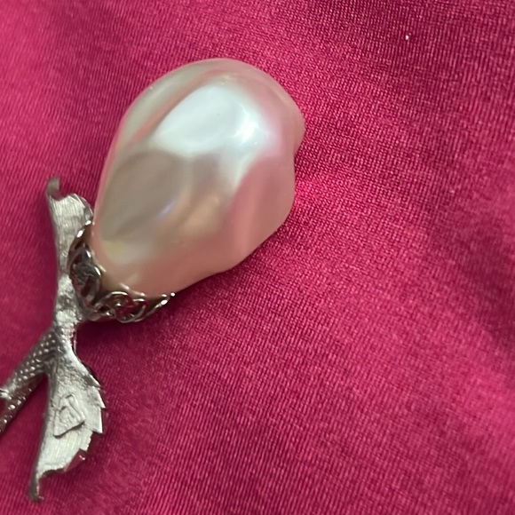 Vintage LISA Huge Pearl Flower BROOCH 6 inches Long Silver Plate New - Picture 7 of 7